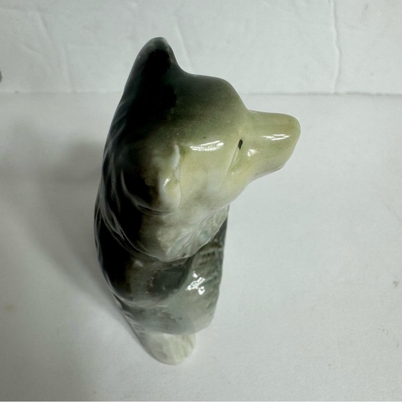 Vintage derpy ceramic bear. Made in Japan. Has some paint loss on face - Picture 3 of 10